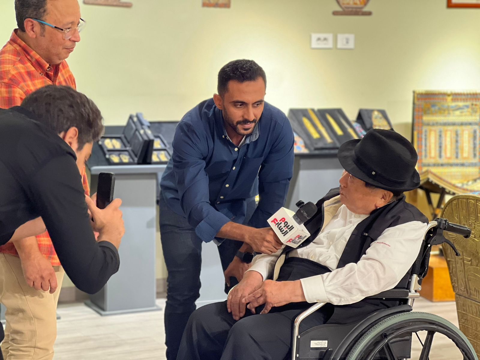 عالم الآثار الياباني الشهير ساكوجي يوشيمورا والزميل محمد أسعد  (4)