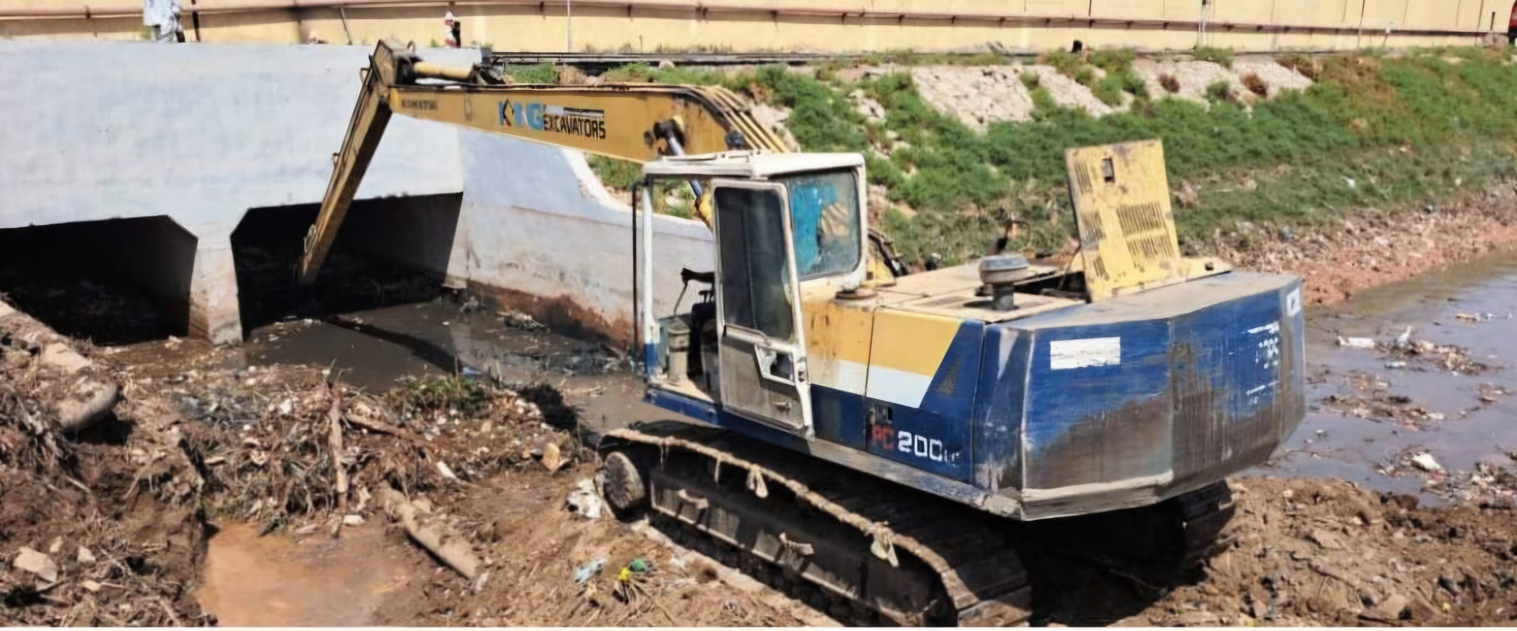 جانب من أعمال التطهير جانب من أعمال التطهير