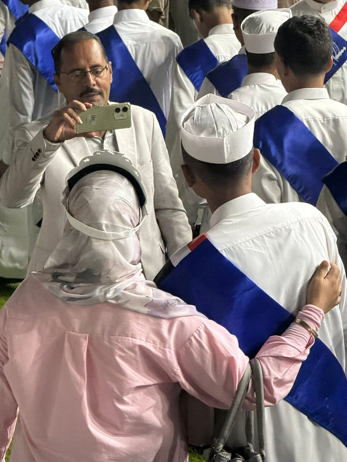 فرحة الأهالي بالتكريم