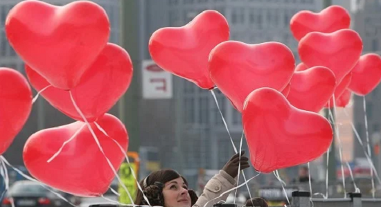 الاحتفال بعيد الحب