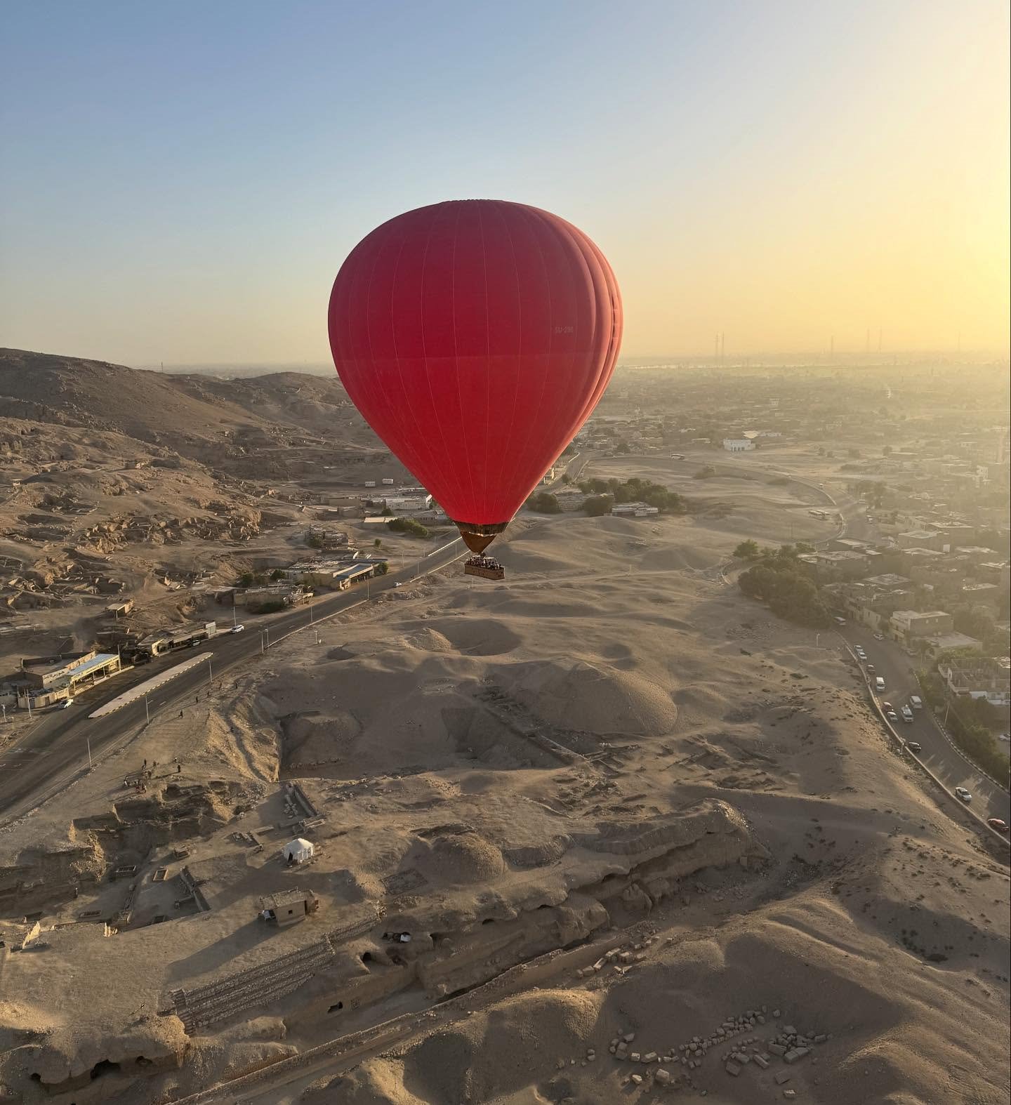 تحليق البالون بخروج 1630 سائح على متن 60 رحلة بالبر الغربى