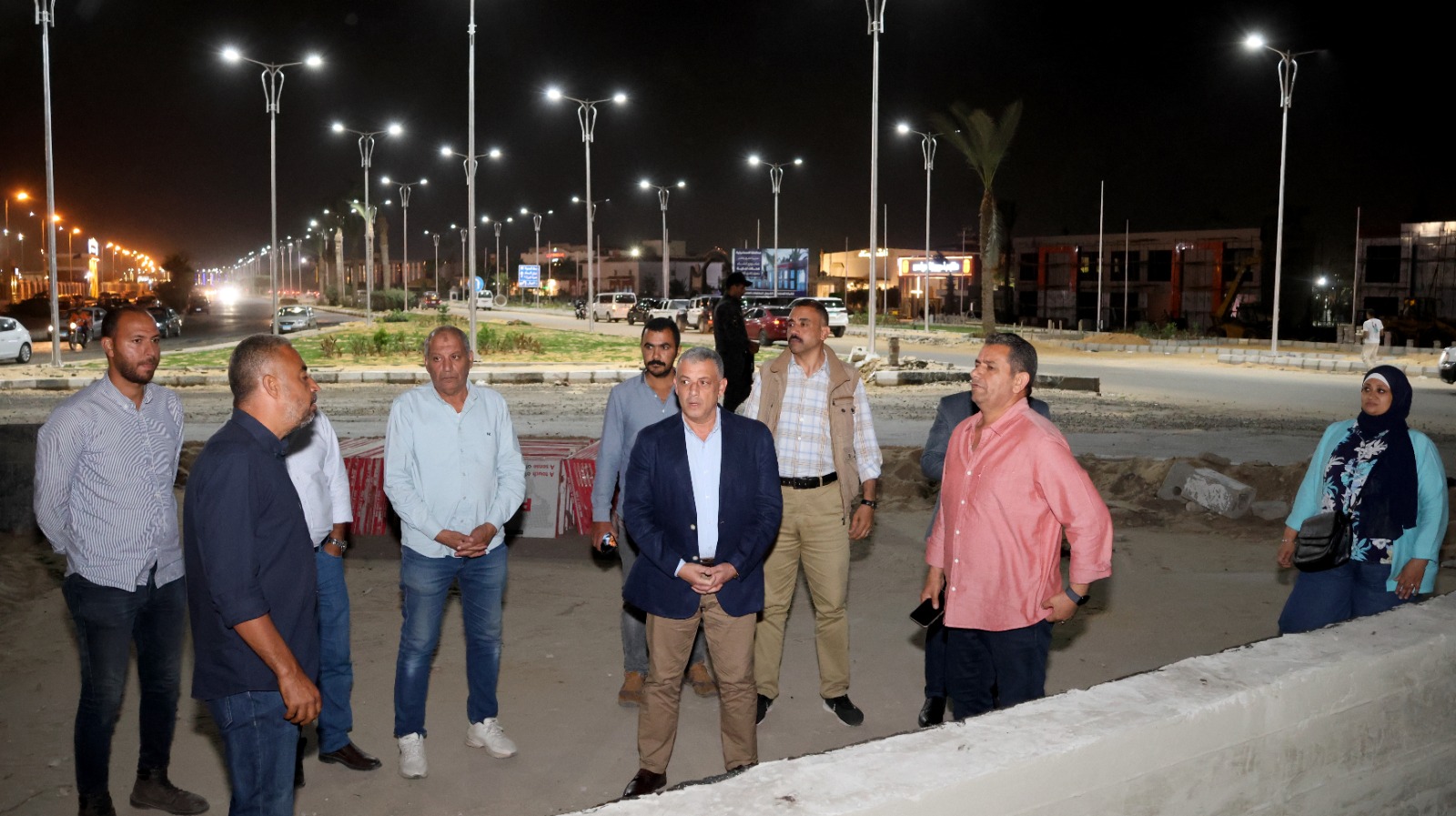 محافظ الإسماعيلية يتفقد أعمال التطوير بطريق البلاچات ومنتجع الفيروز السياحى (1)