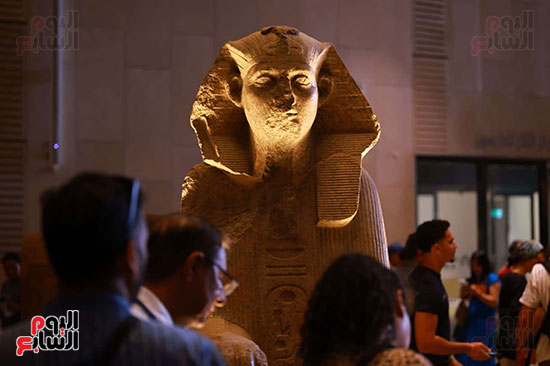 مشاهدة التماثيل مشاهدة التماثيل