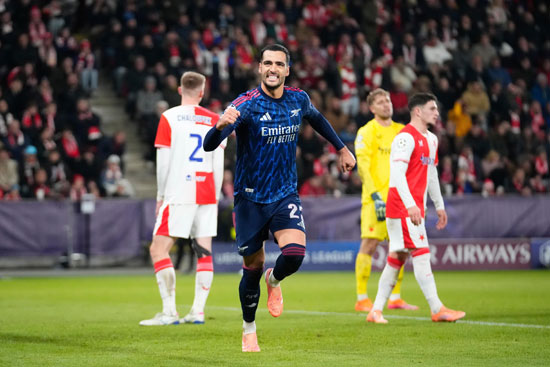 حتفال ميكيل ميرينو بالهدف حتفال ميكيل ميرينو بالهدف