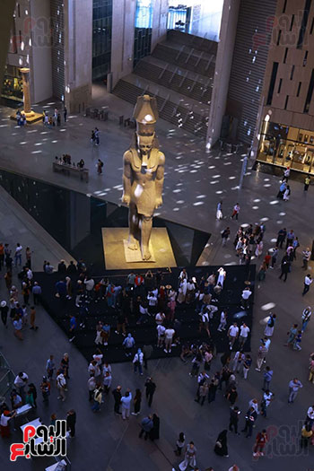 الزوار فى ساحة الملك رمسيس الزوار فى ساحة الملك رمسيس