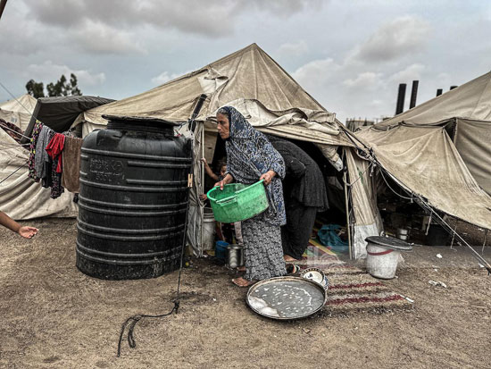 معاناة النازحين فى لانصيرات