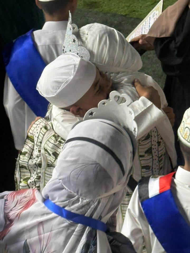 تتويج الأمهات خلال الاحتفالية