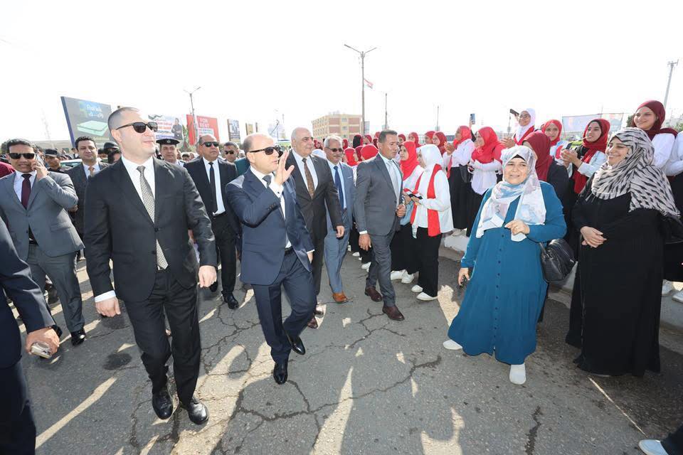 أهالي كفر الشيخ يحييون محافظ كفر الشيخ أهالي كفر الشيخ يحييون محافظ كفر الشيخ