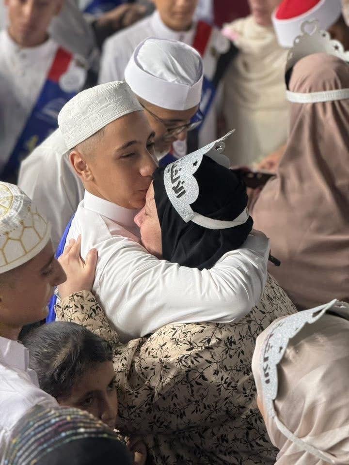 فرحة الطلاب والأمهات خلال الاحتفالية