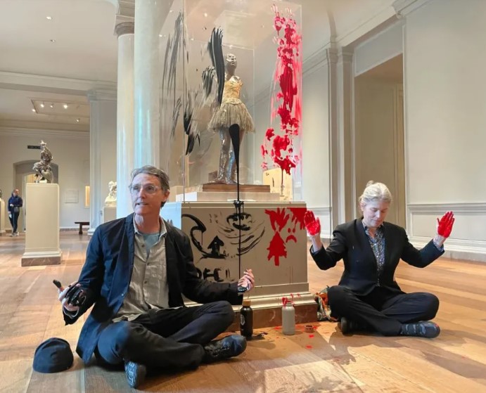 تشويه واجهة زجاجية للفنان إدجار ديجا تشويه واجهة زجاجية للفنان إدجار ديجا