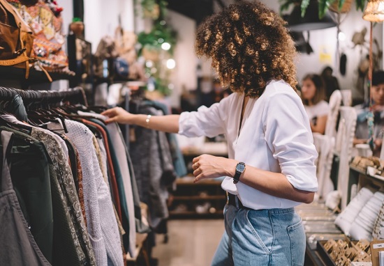 4 أبراج حاجاتها كلها من ماركات عالمية