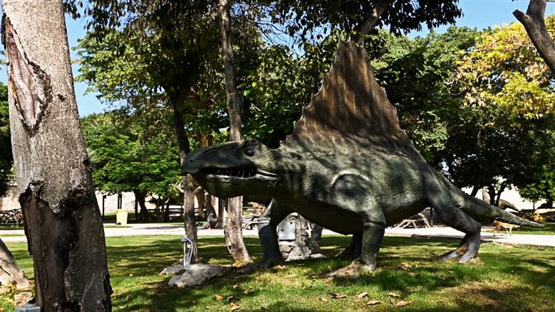 مجسمات الديناصورات (2)