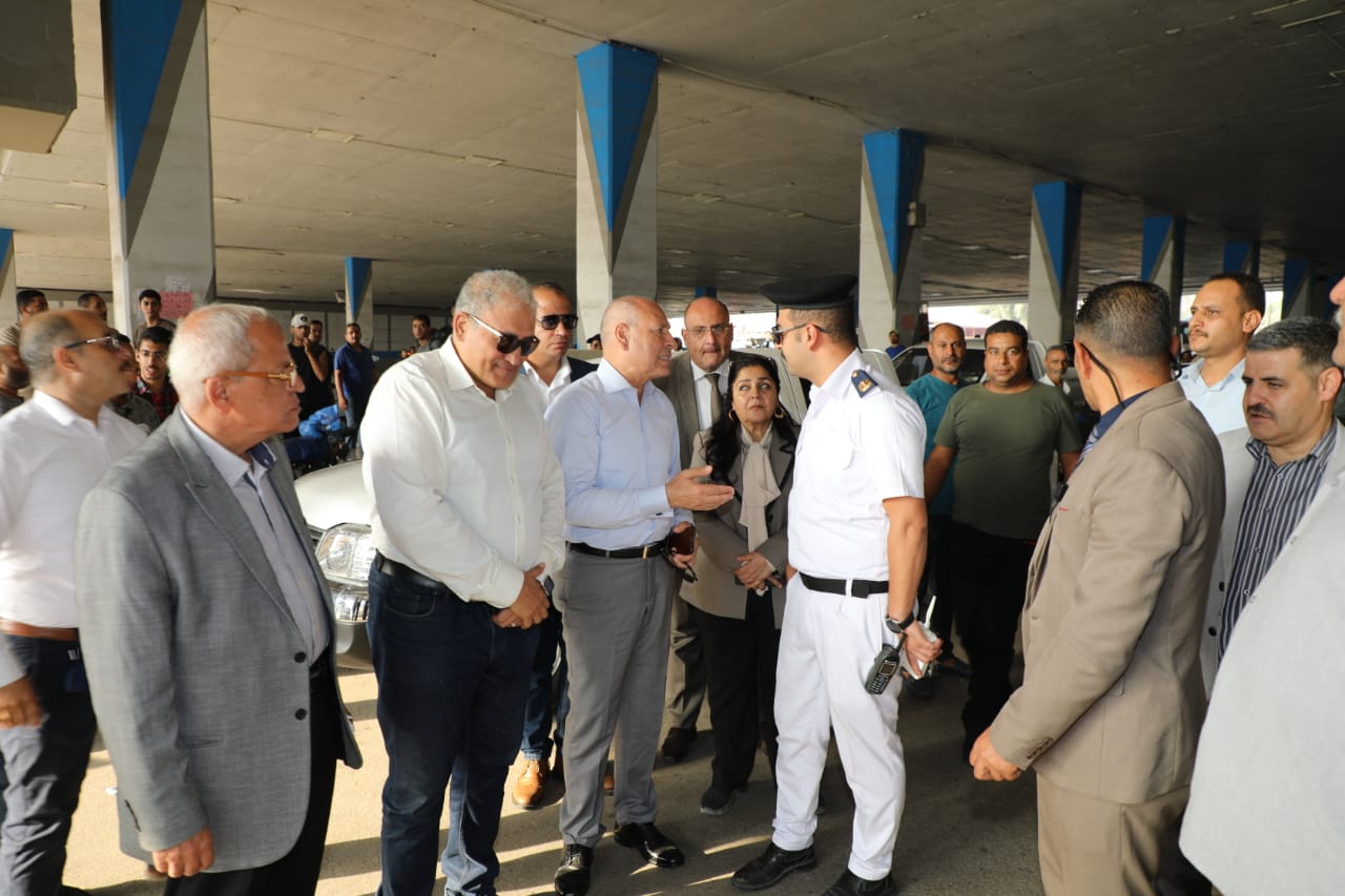 جانب من حملة محافظ القاهرة جانب من حملة محافظ القاهرة