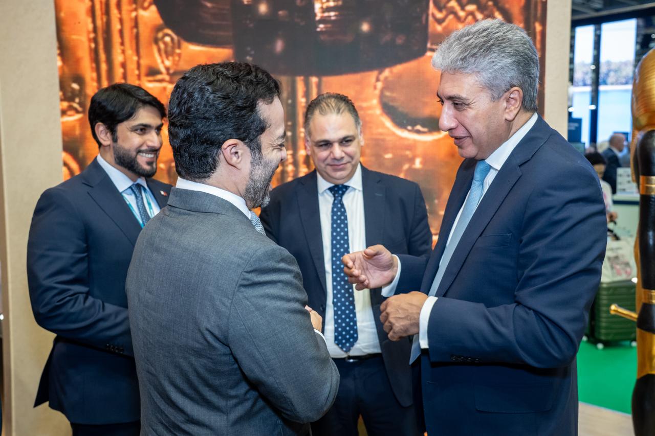 شريف فتحي وزير السياحة والآثار بالجناح المصري المُشارك في البورصة