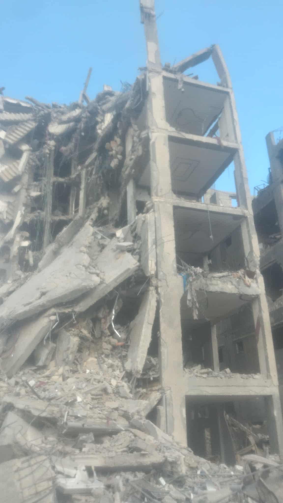الشقة السكنية المدمرة ليحيى يعقوبى