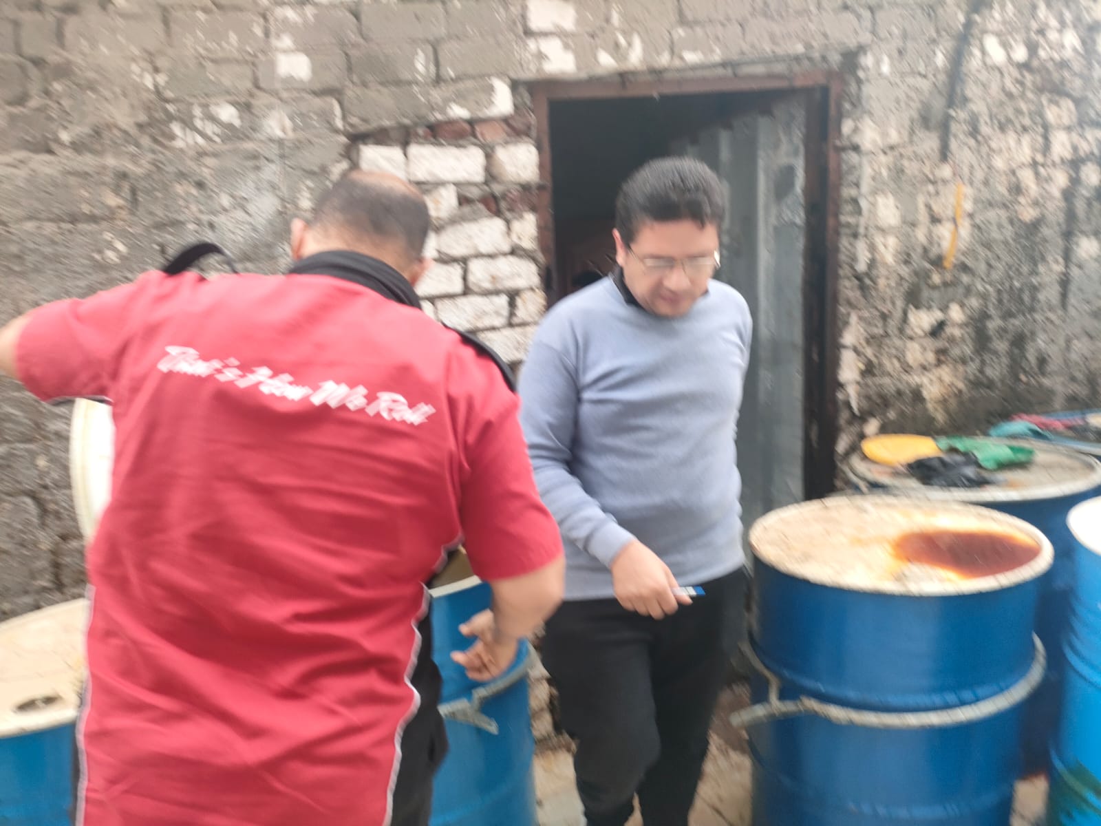 ضبط 11.9 طن زيوت وخل ومواد كيميائية مغشوشة