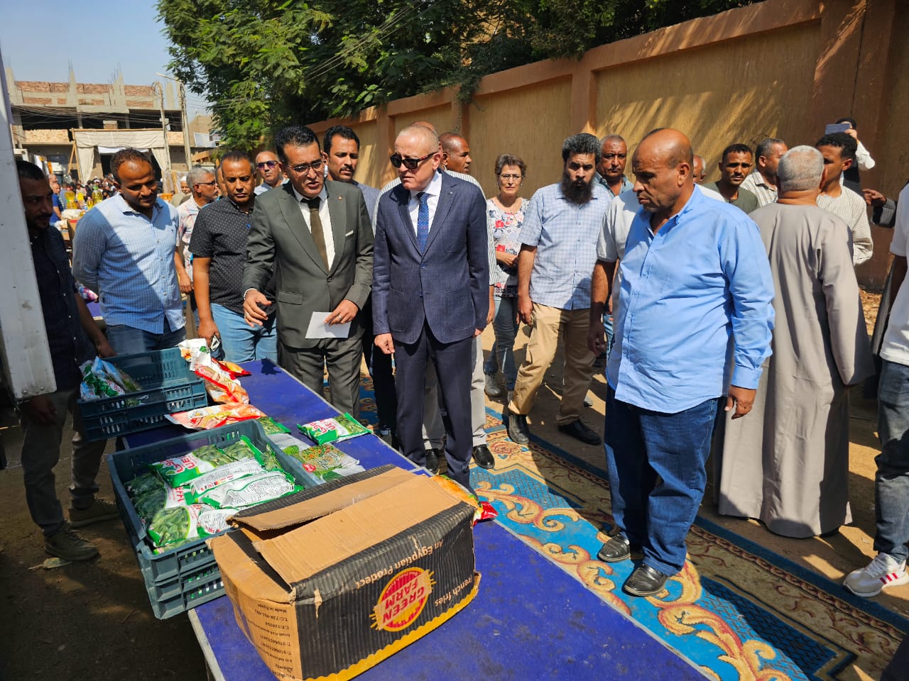 محافظ الأقصر يفتتح سوق اليوم الواحد رقم (40) لدعم أهالى مركز الزينية