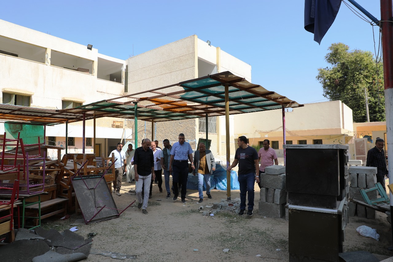 المدرسة من الداخل