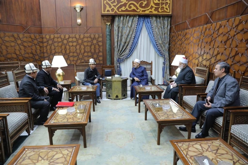 شيخ الأزهر يستقبل علماء قيرغيزستان