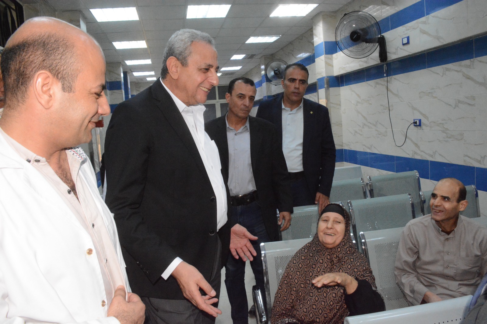 المحافظ يتفقد عيادة التأمين الصحي بكفر الزيات 