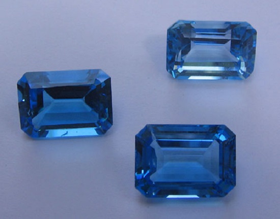 الأحجار الكريمة الزرقاء الأحجار الكريمة الزرقاء
