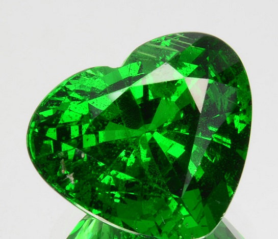 الأحجار الكريمة الخضراء الأحجار الكريمة الخضراء