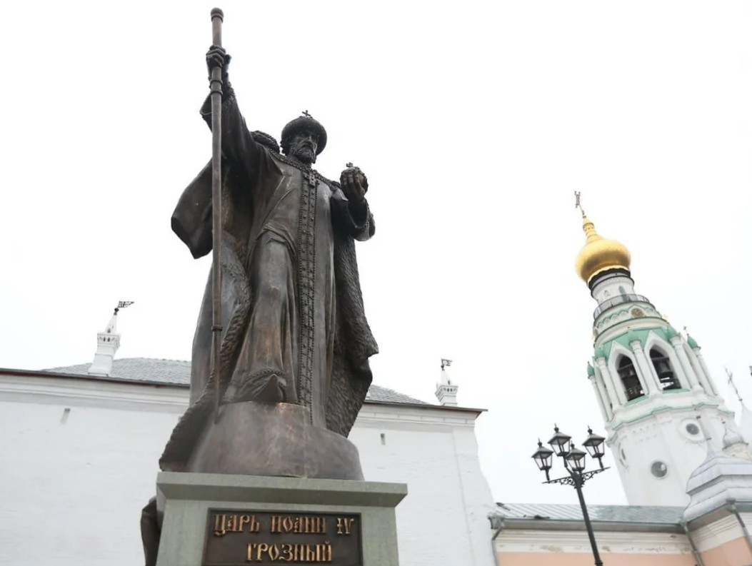 نصب تذكاري لإيفان الرهيب في موسكو