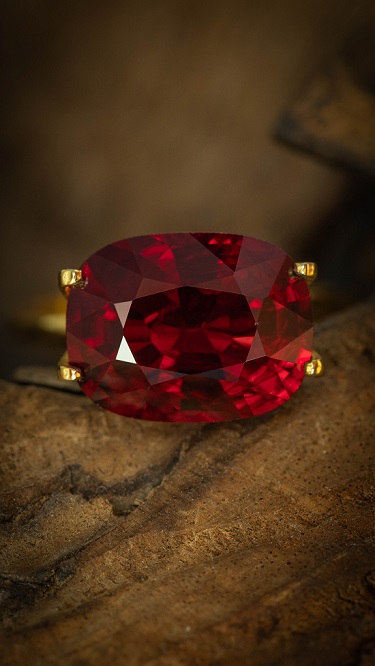 الأحجار الكريمة الحمراء الأحجار الكريمة الحمراء