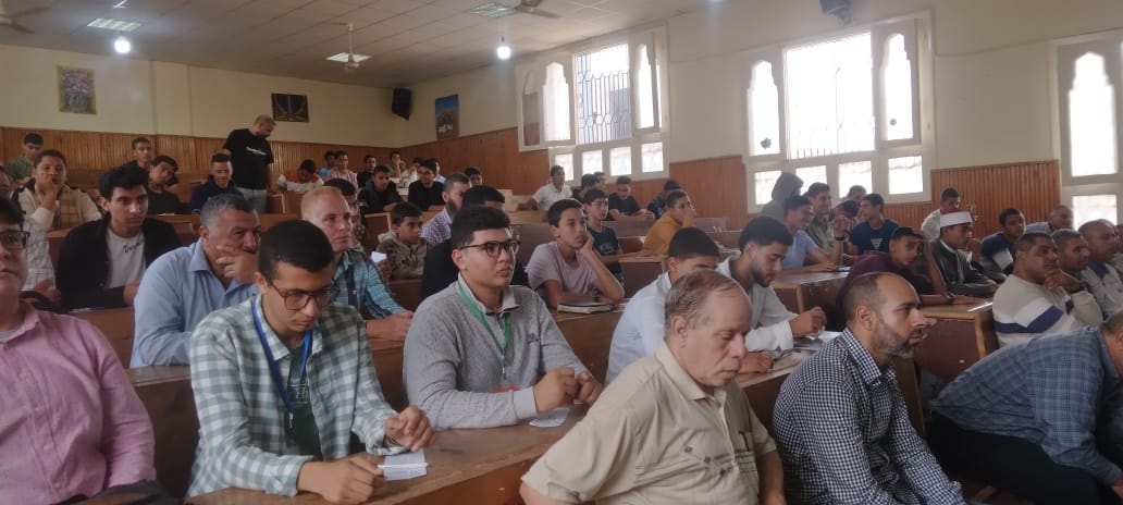 الحضور خلال اجراء عملية التصويت من المعاهد الأزهرية الحضور خلال اجراء عملية التصويت من المعاهد الأزهرية