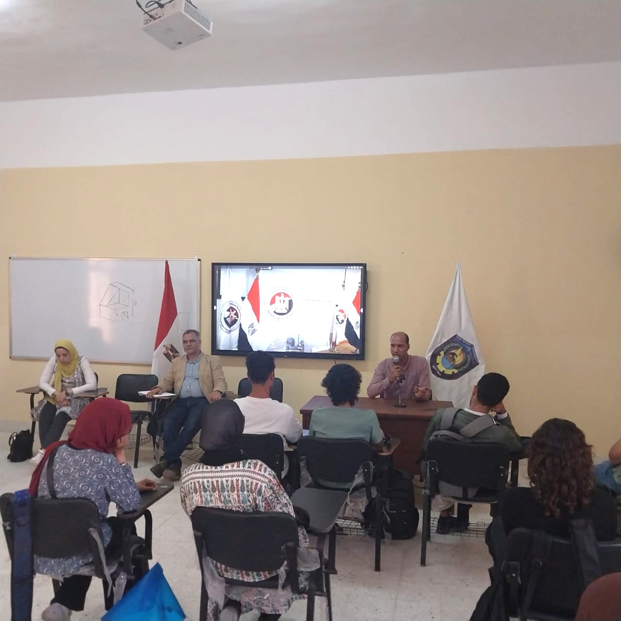 خلال الندوات