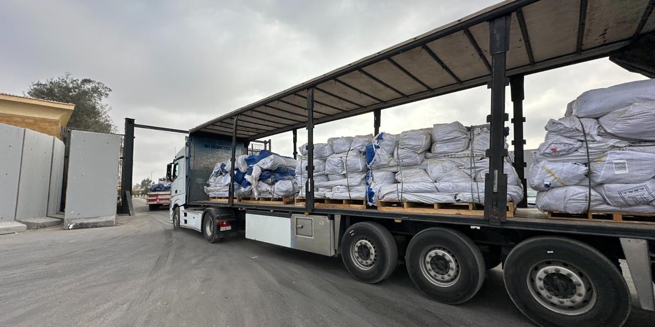 الهلال الأحمر المصرى يطلق قوافل زاد العزة إلى غزة