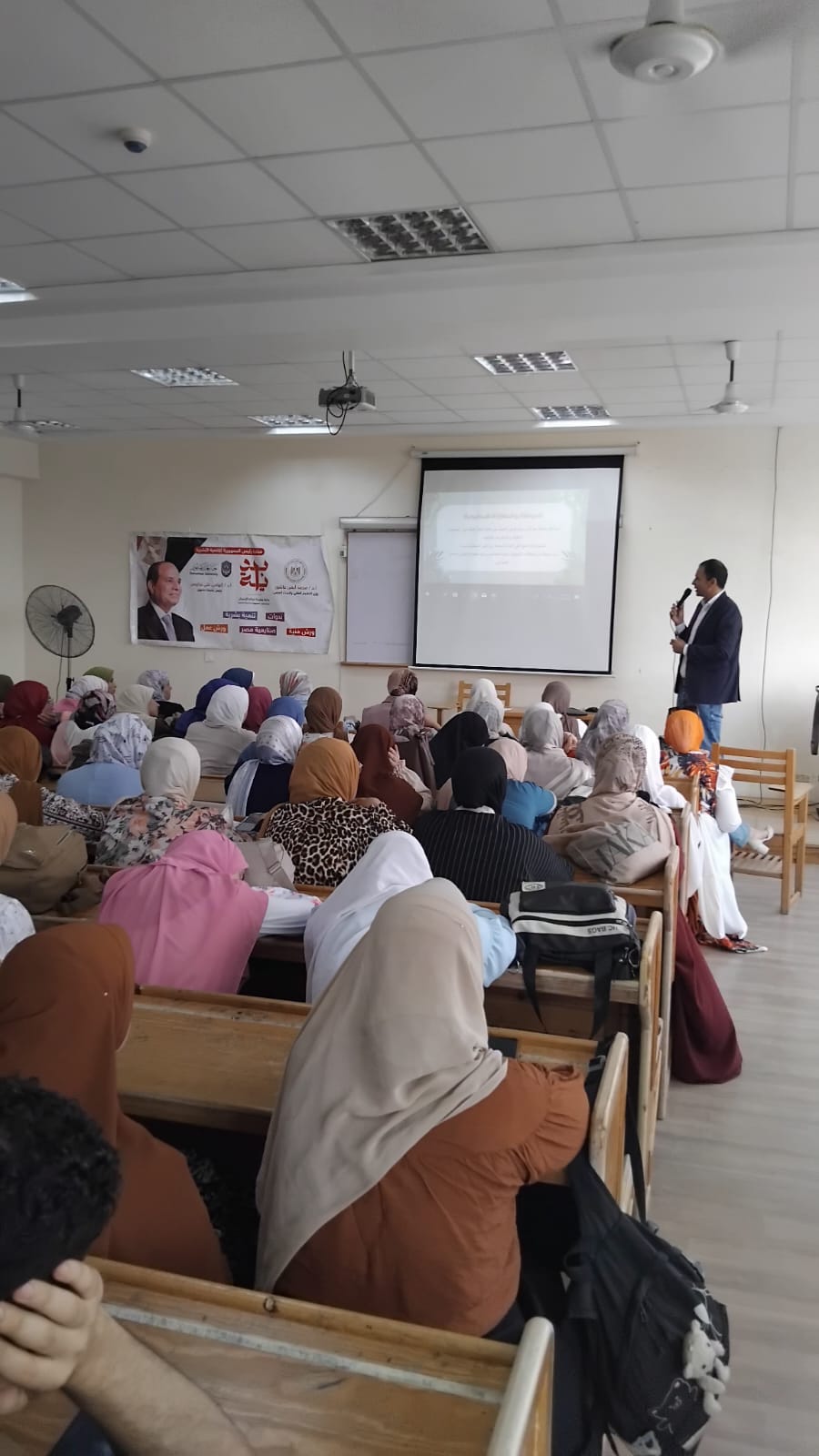 جانب من الندوات