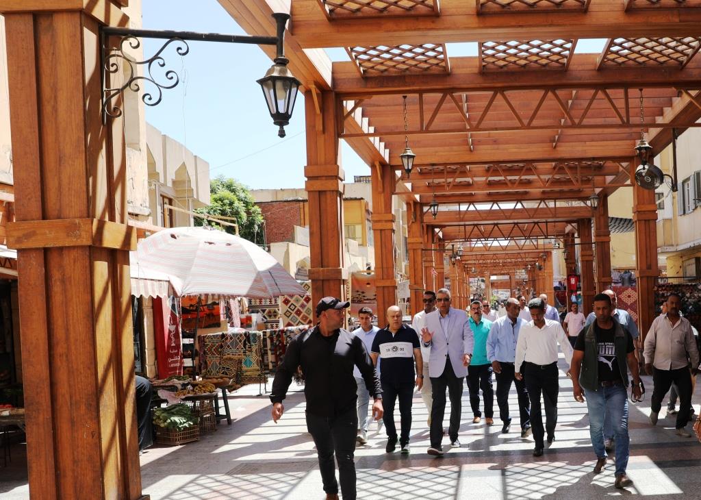 تطوير السوق السياحي