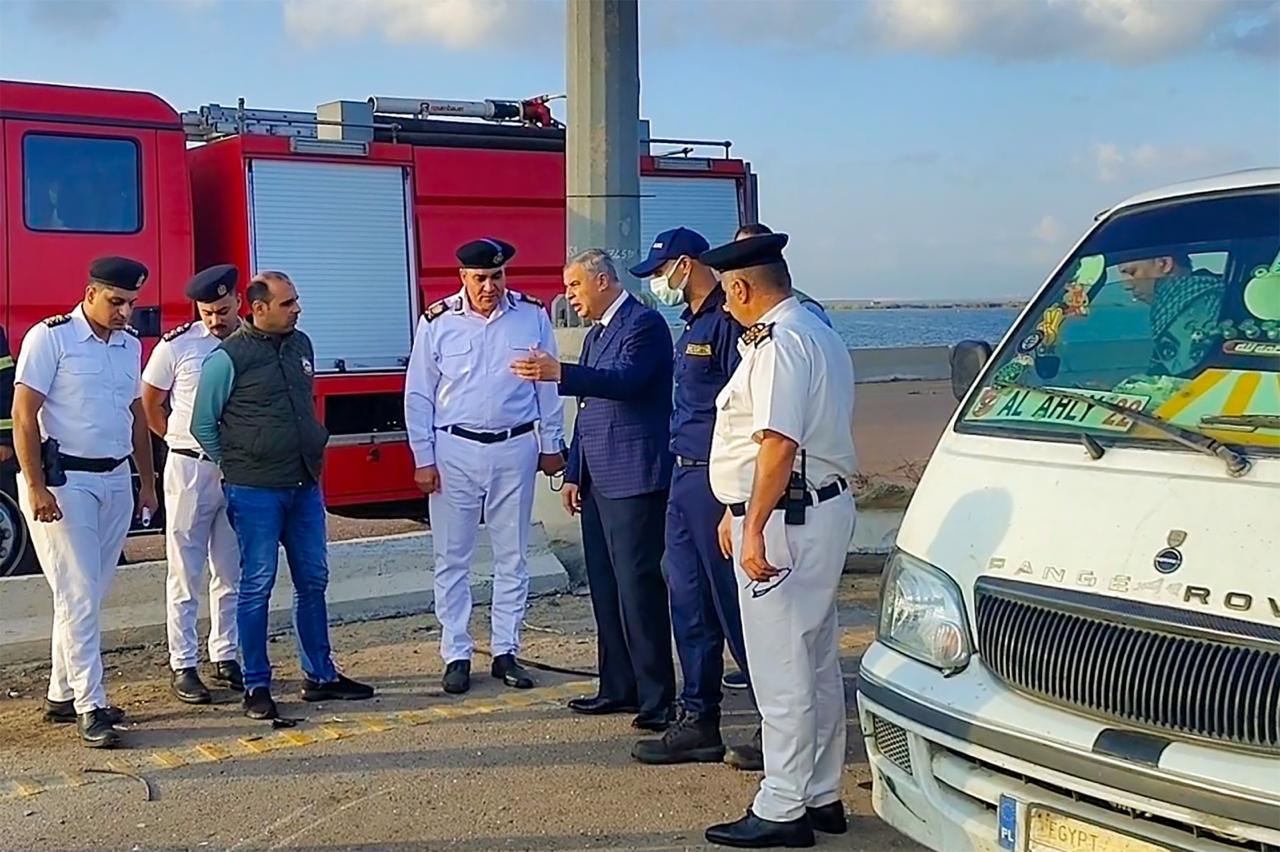 محافظ الإسكندرية في موقع الحادث