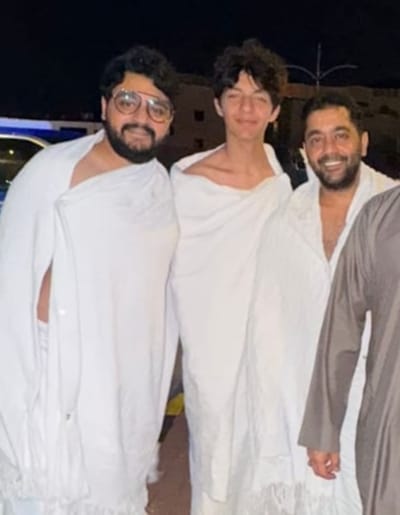 احمد فلوس وابنه من مناسك العمرة