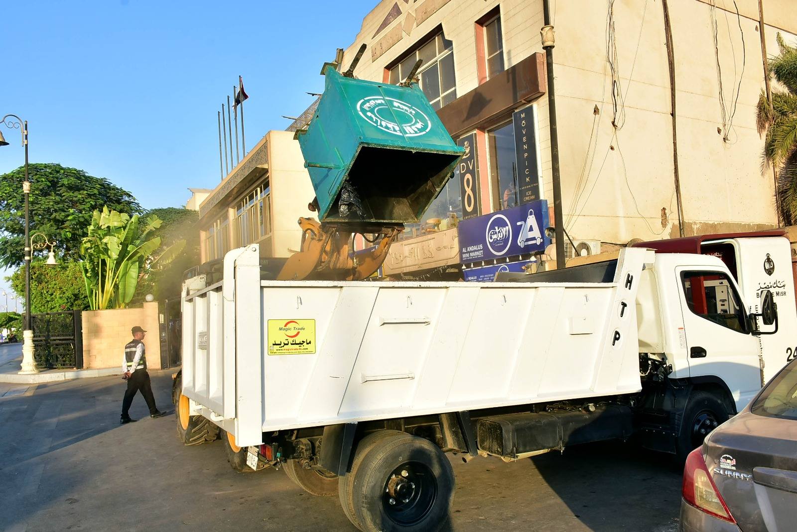 منظومة نظافة وتجميع القمامة آلية بمعدات حديثة دون تدخل العنصر البشرى