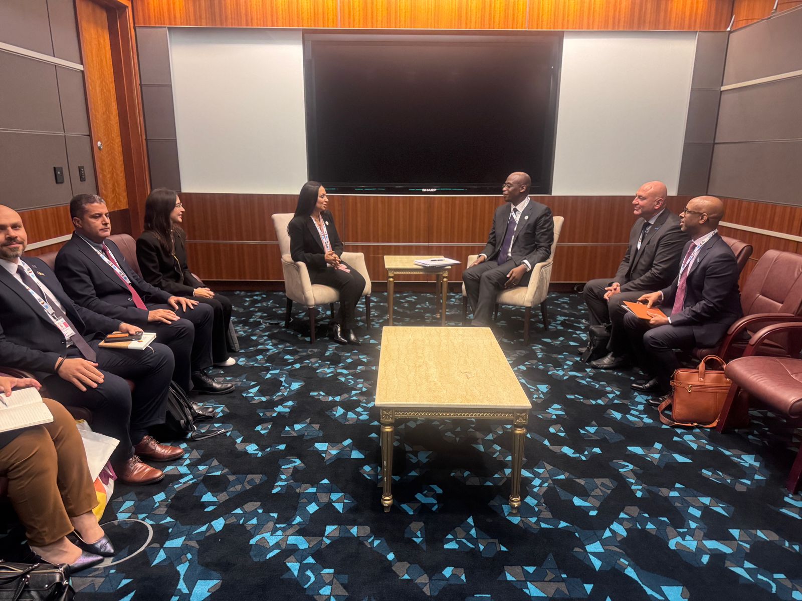 جانب من اللقاء جانب من اللقاء