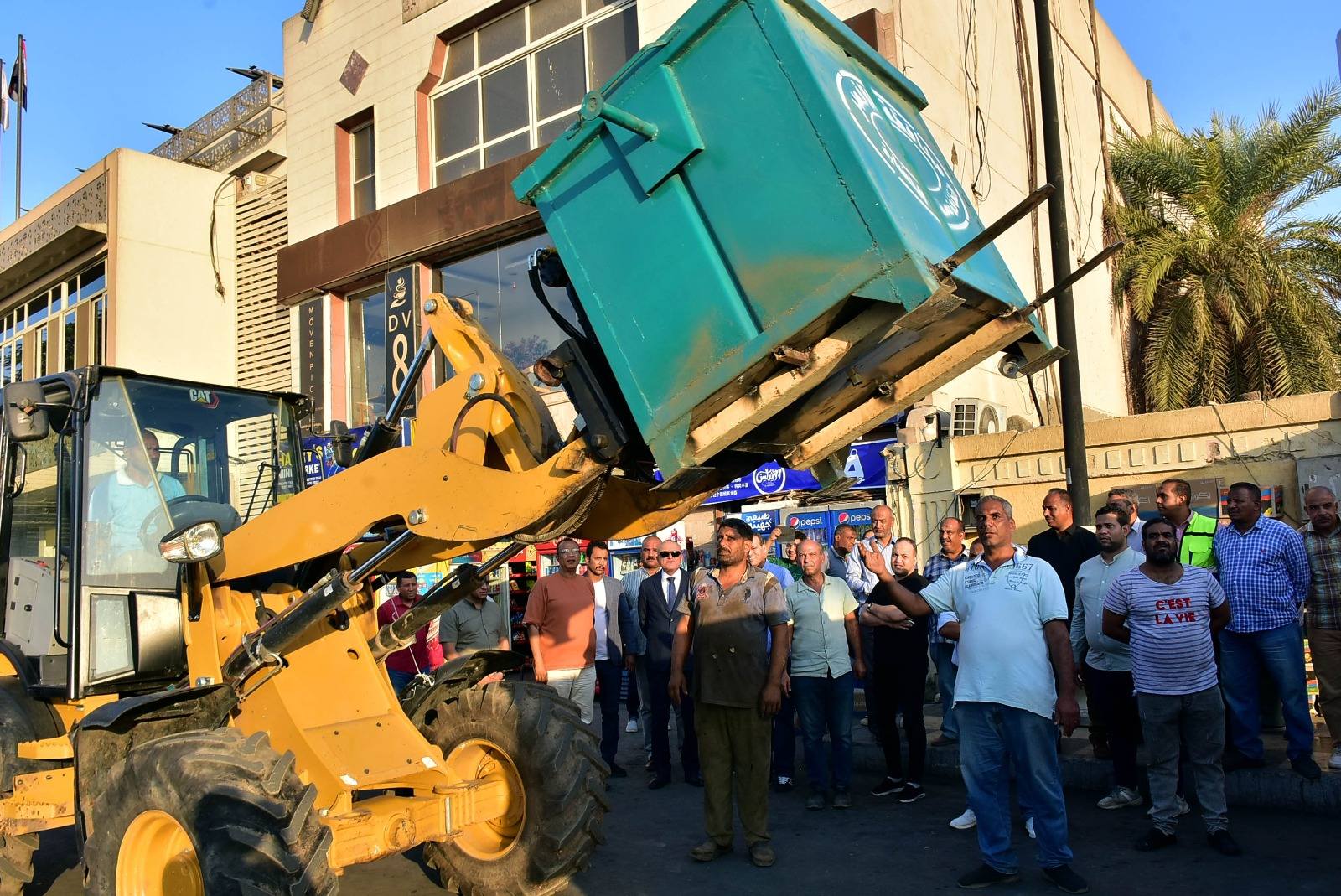 مرحلة منظومة نظافة وتجميع القمامة آلية بمعدات حديثة بالأقصر