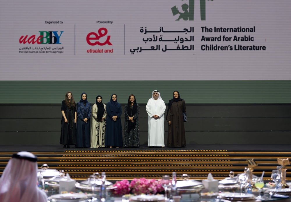 الشيخة بدور القاسمى تكرم أعضاء لجنة التحكيم