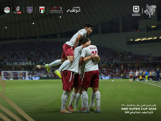 احتفال لاعبي سيراميكا كليوباترا بهدف التعادل أمام الأهلي بأقدام مروان عثمان