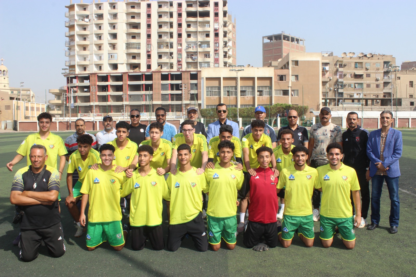 مع الفريق مع الفريق