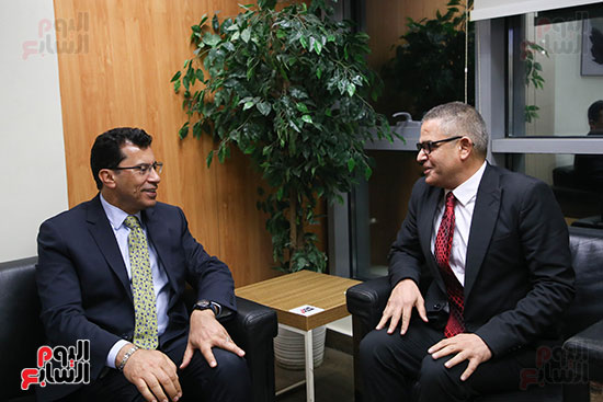 وزير الرياضة مع عبد الفتاح عبد المنعم