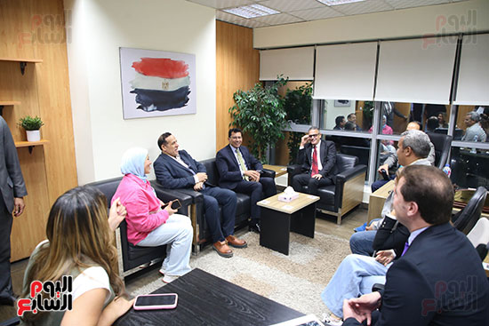 وزير الرياضة يزور اليوم السابع