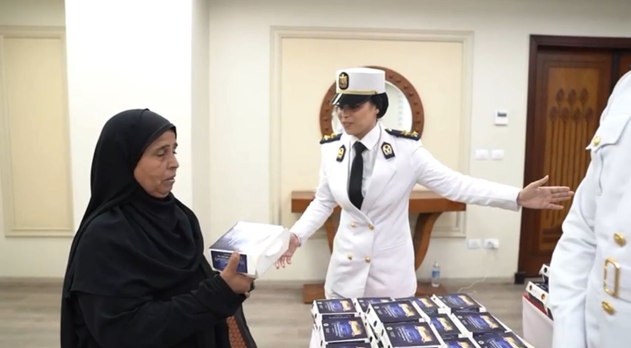 الفرحة تجتاح الفائزين وذويهم بالفوز فى قرعة حج الجيزة (2)