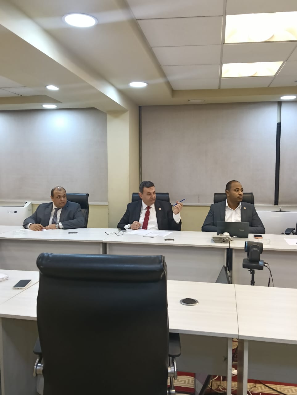 غرفة عمليات الهيئة الوطنية تتابع فتح أول لجان التصويت في الخارج بانتخابات النواب (1)