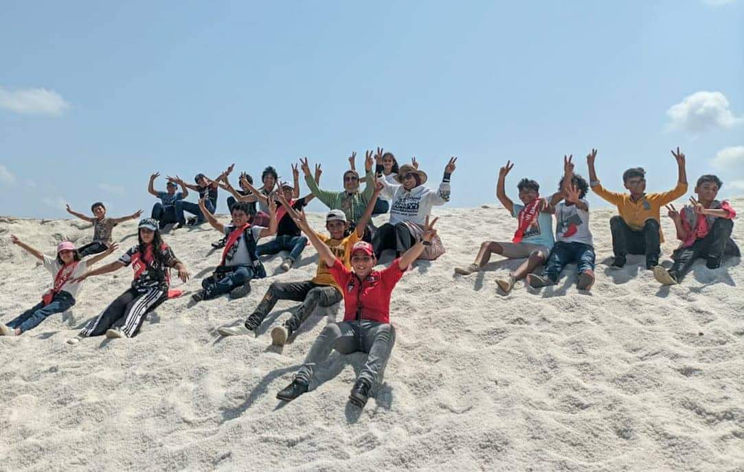 فرحة الأطفال في جبال الملح