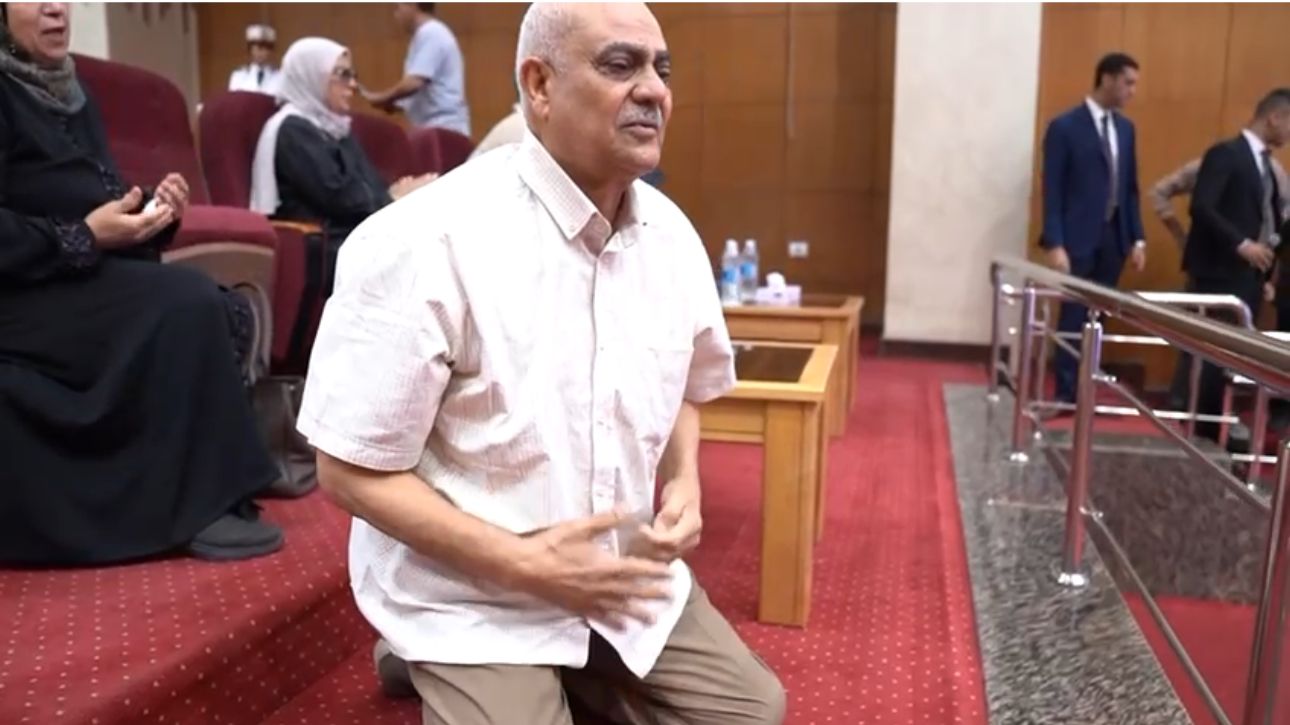 الفرحة تجتاح الفائزين وذويهم بالفوز فى قرعة حج الجيزة (4)