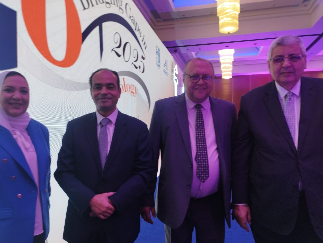 الدكتور عوض تاج الدين ود محمد لطيف واساتذة الاورام