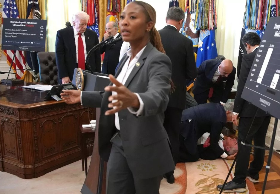 رد فعل ترامب الغريب إزاء سقوط مدير تنفيذى