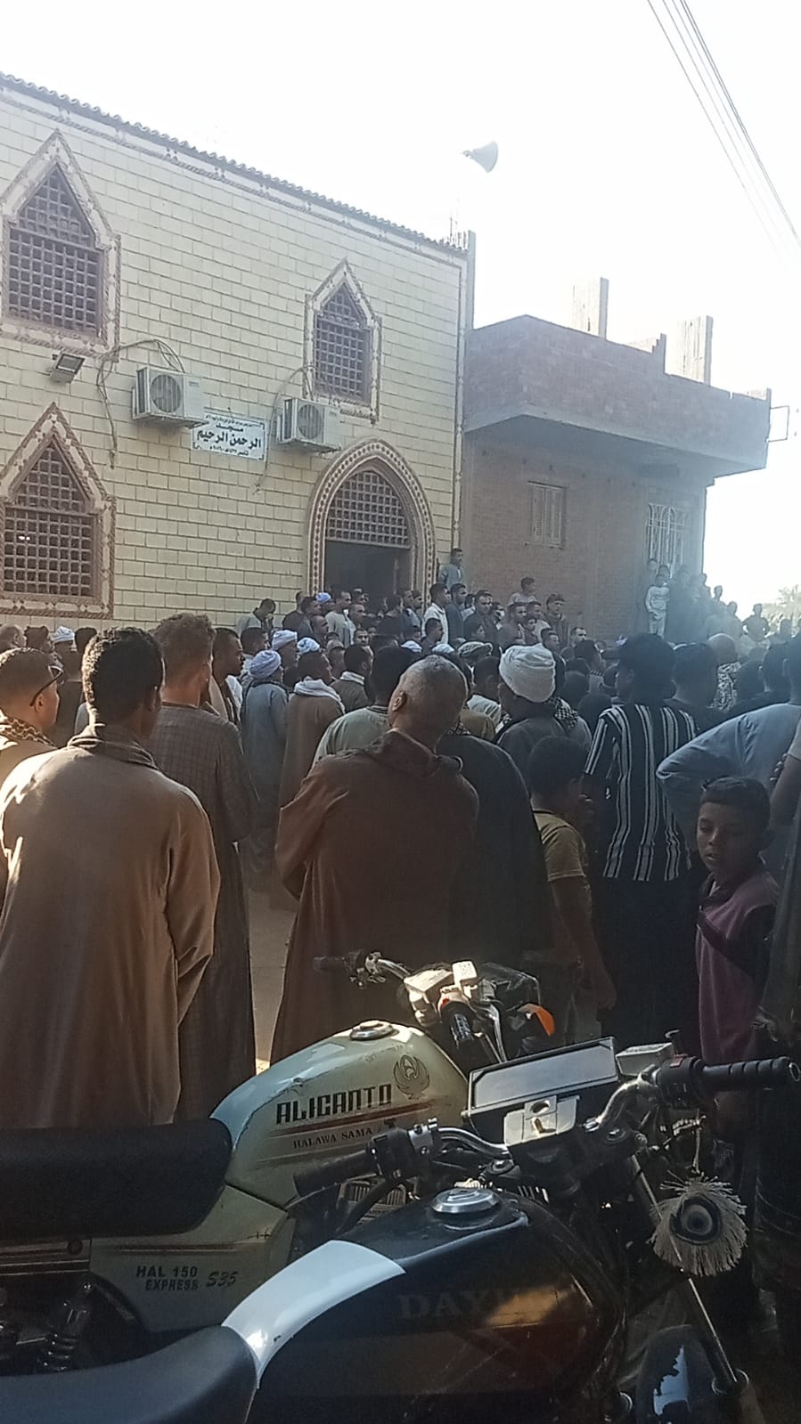 تشييع جثامين ضحية تصادم سيارتهم بسيارة الليثي  (1)